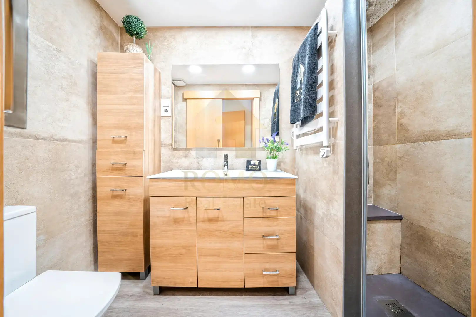 Bathroom of Flat for sale in Santa Perpètua de Mogoda  with Air Conditioner, Heating and Parquet flooring