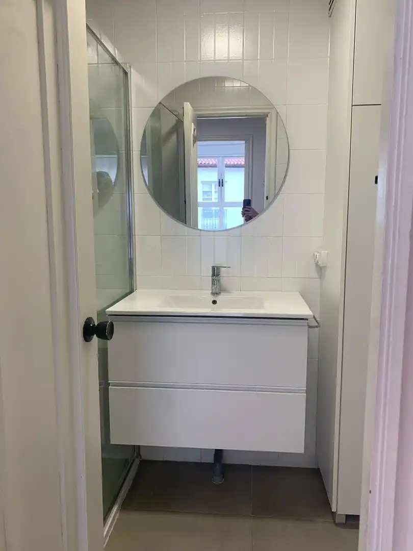 Bathroom of Apartments for rent in Ourense Capital   with Heating, Parquet flooring and Storage room