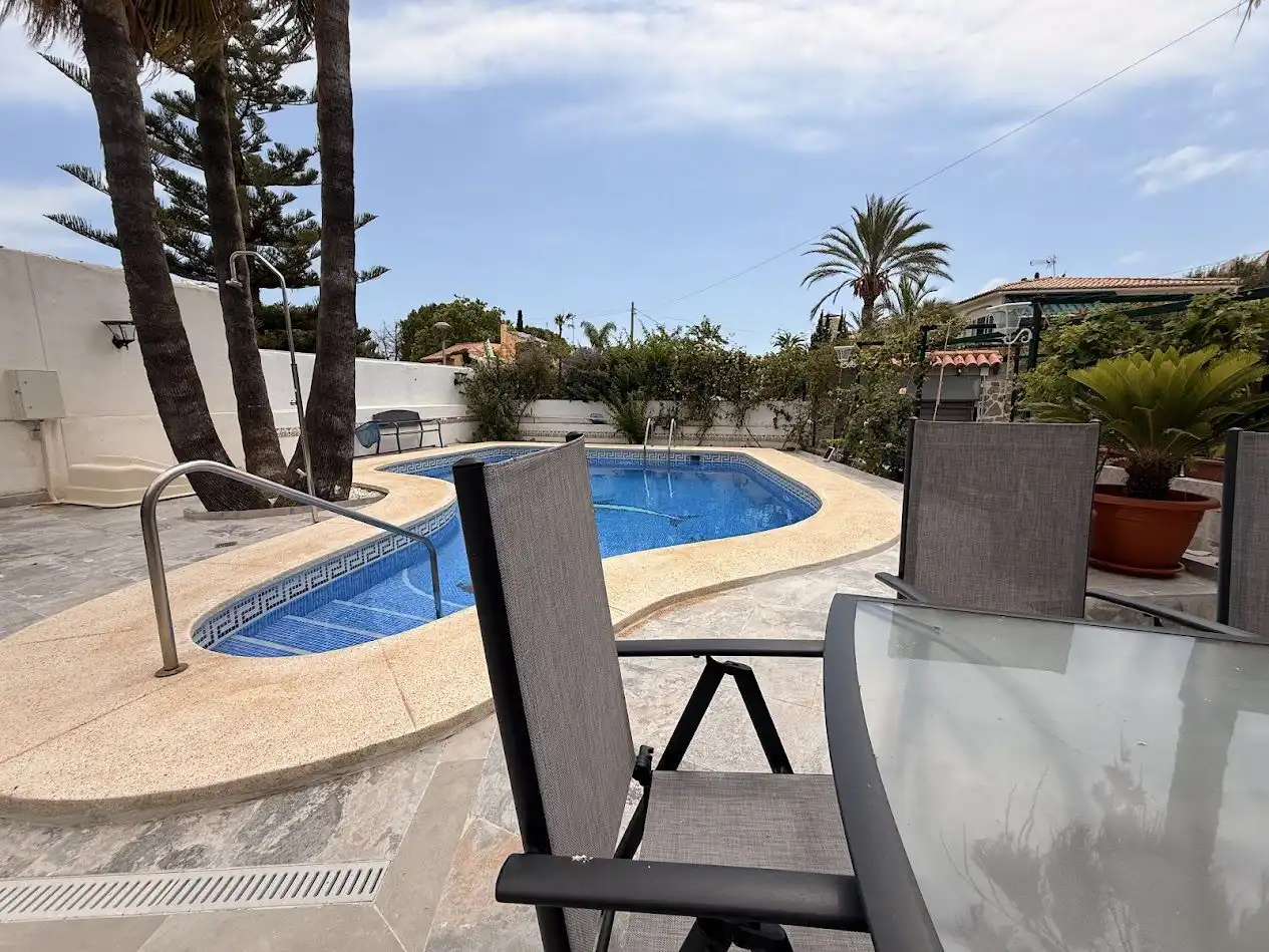 Piscina de Casa o xalet en venda en El Campello amb Aire condicionat, Calefacció i Jardí privat
