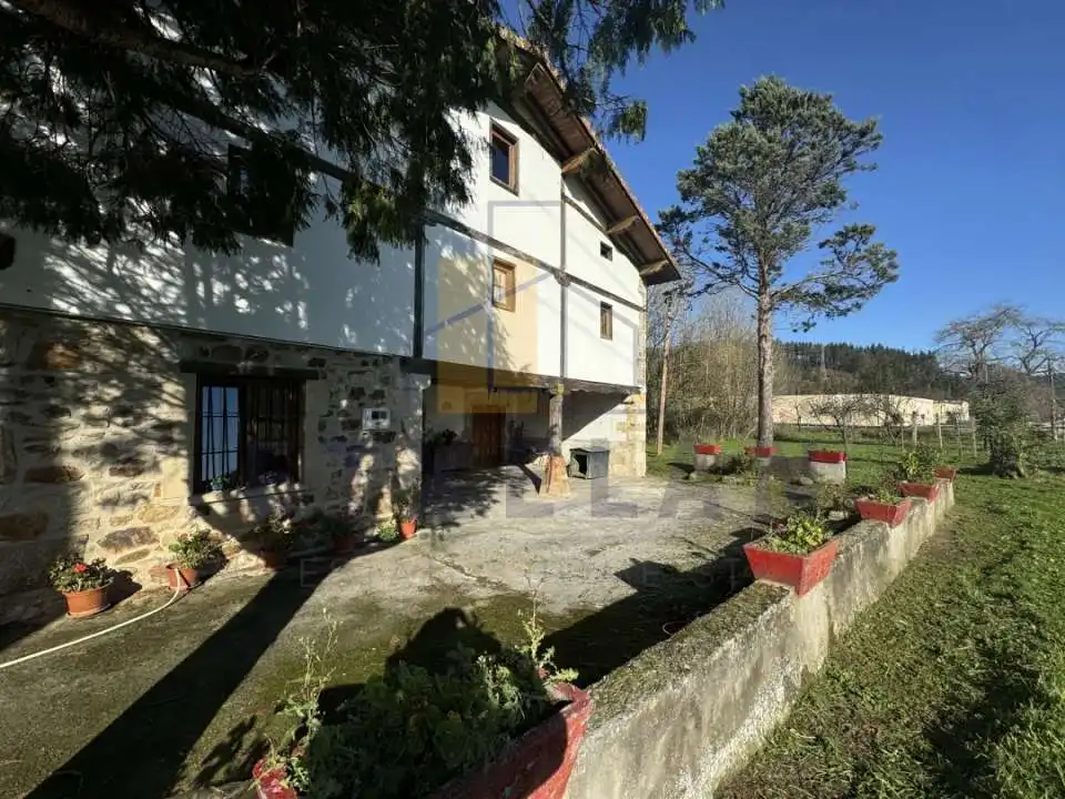 Casa rústica con jardín en venta en Abadiño