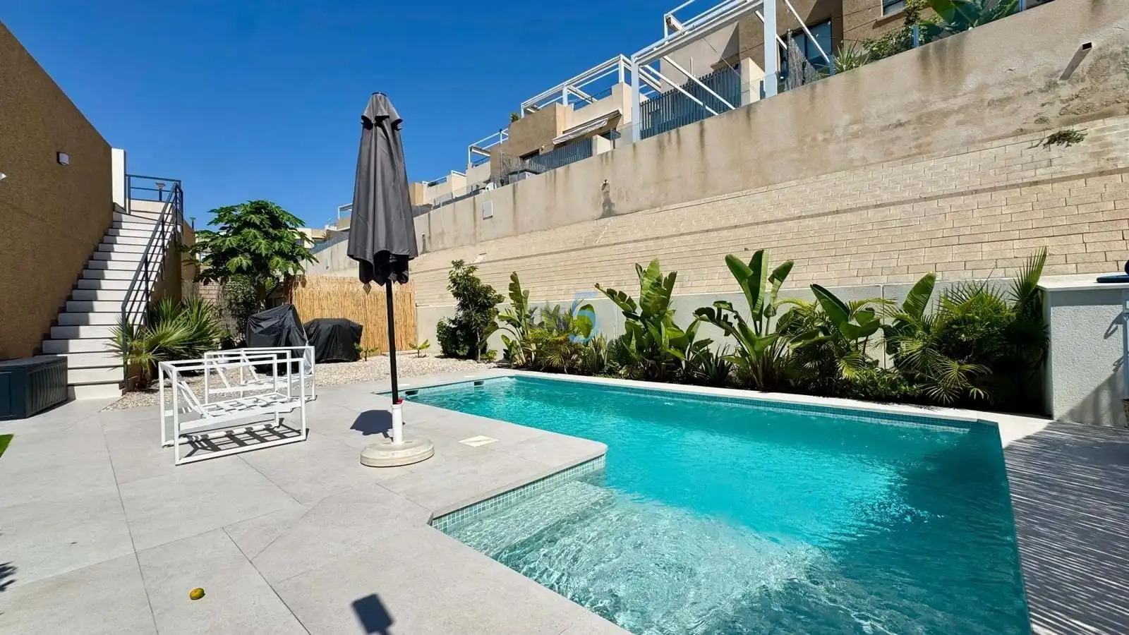Piscina de Casa o xalet en venda en Orihuela amb Aire condicionat, Piscina i Moblat