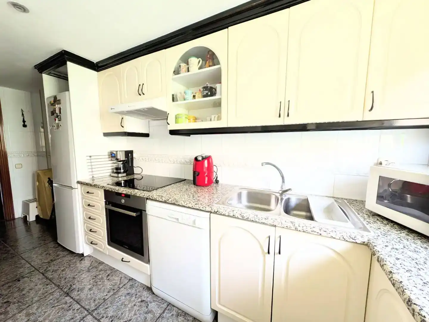 Cocina de Piso en venta en Santa Coloma de Gramenet con Trastero y Balcón