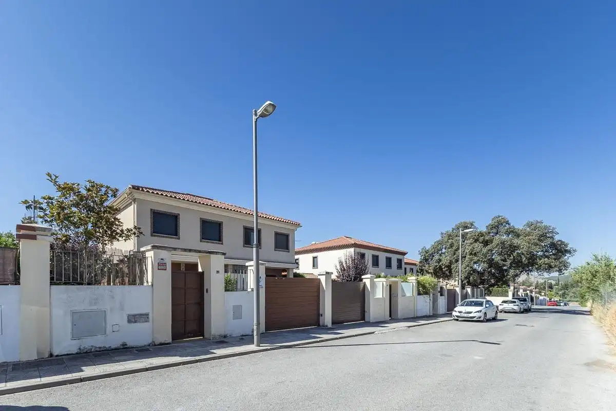 Vista exterior de Casa o chalet en venta en Albolote con Aire acondicionado, Calefacción y Jardín privado