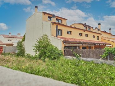 Wohnbaugrundstück zum Verkauf in Olèrdola