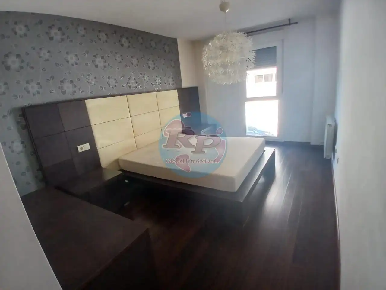 Dormitori de Pis en venda en Ponferrada amb Calefacció, Parquet i Terrassa