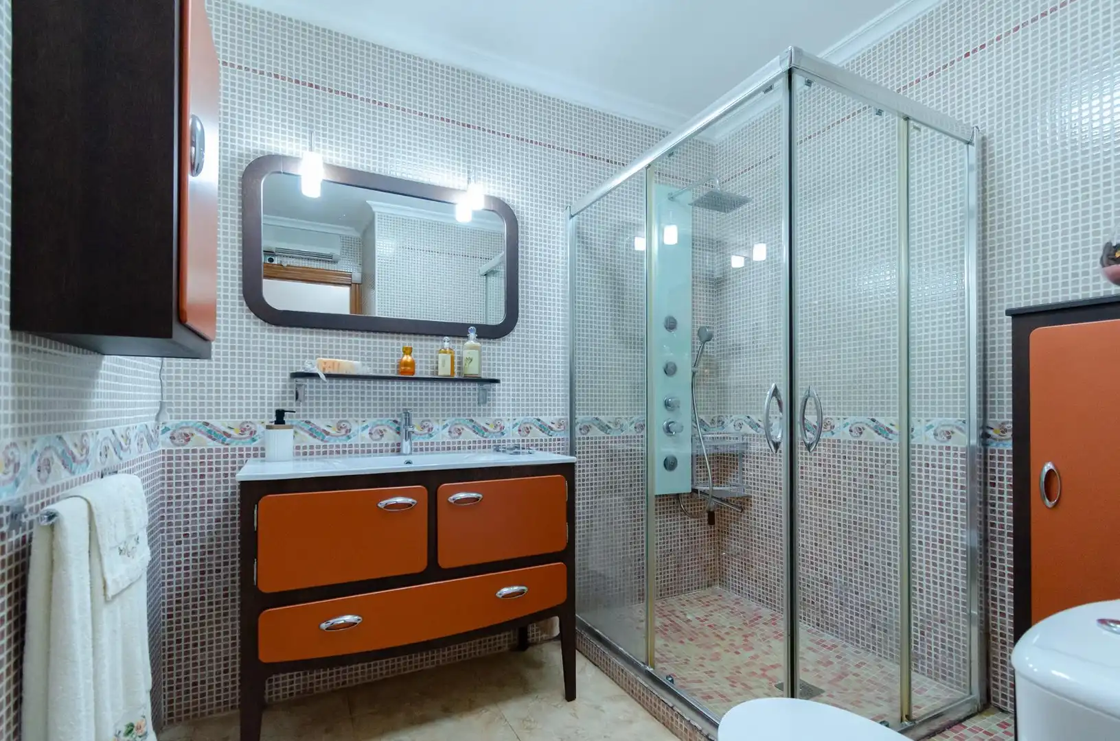 Bathroom of Houses for sale in Cartagena  with Air Conditioner, Terrace and Storage room