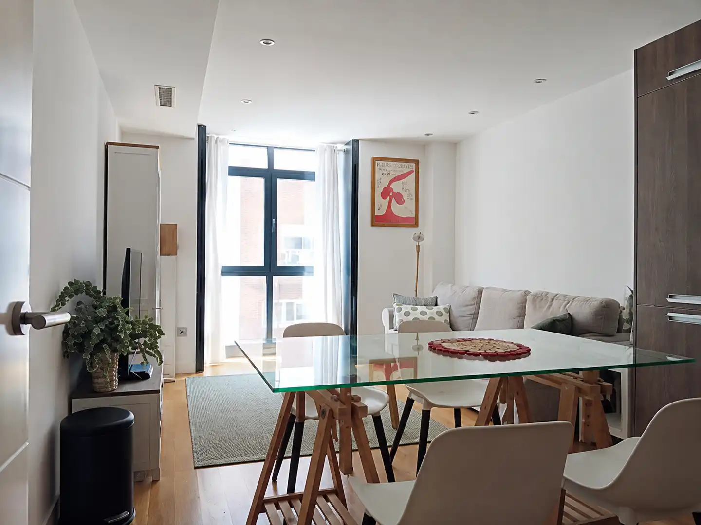 Living room of Flat for rent in Madrid  with Private garden, Furnished and Community pool