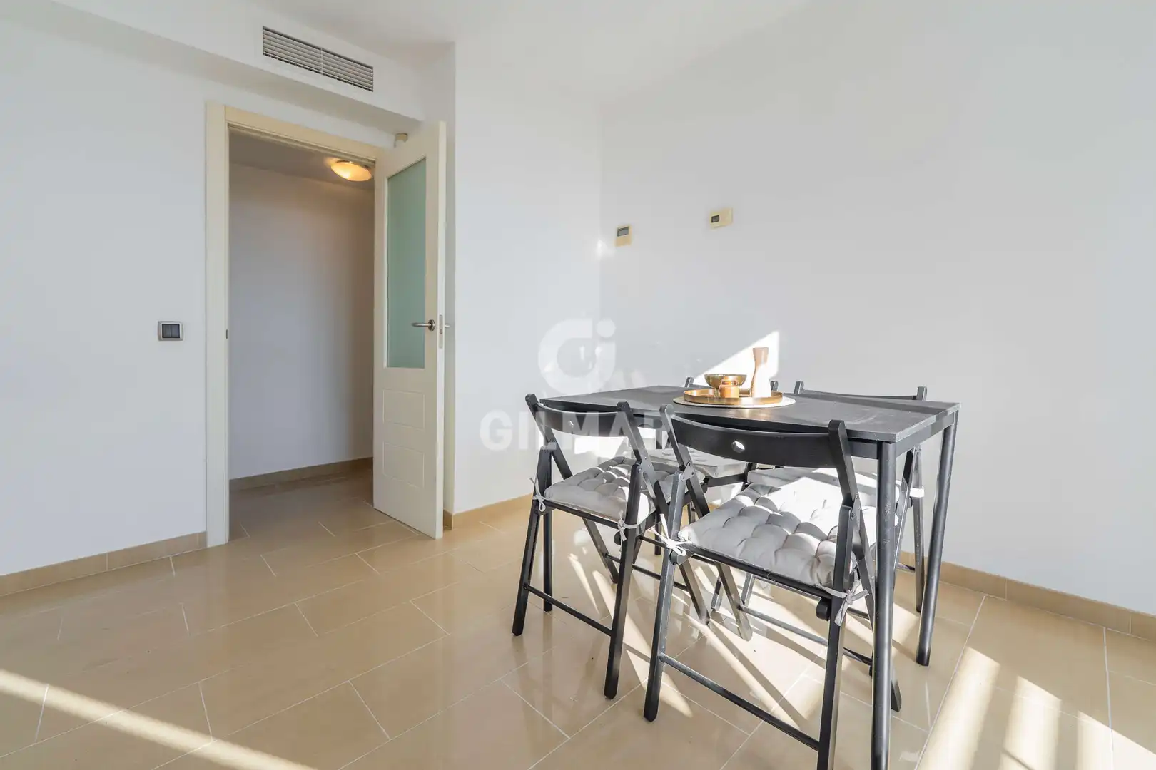 Habitación de Piso en venta en Madrid con Calefacción y Trastero