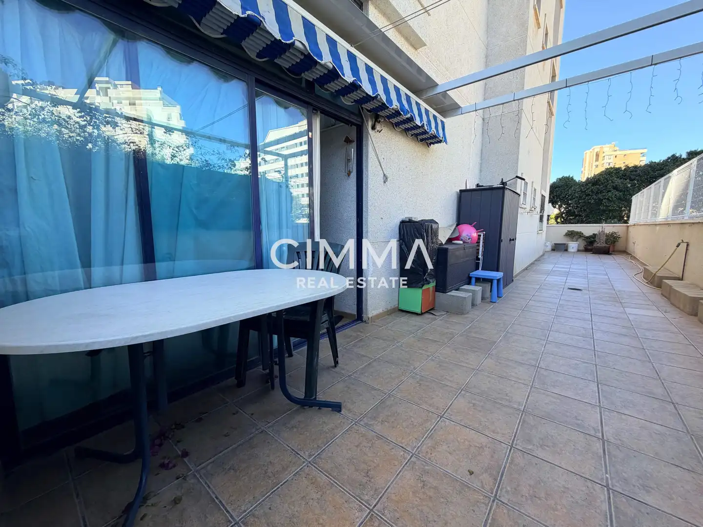 Terrasse von Erdgeschoss zum Verkauf in Villajoyosa / La Vila Joiosa mit Privatgarten, Terrasse und Schwimmbad