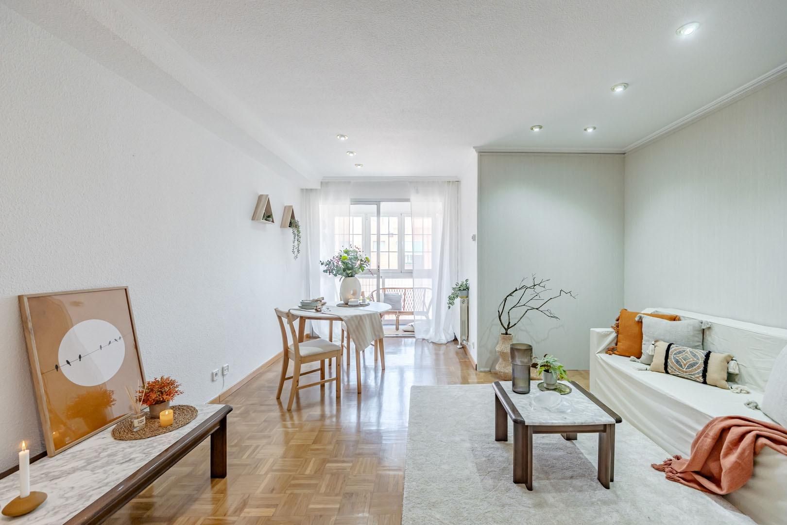 Living room of Flat for sale in  Madrid Capital  with Heating, Private garden and Parquet flooring