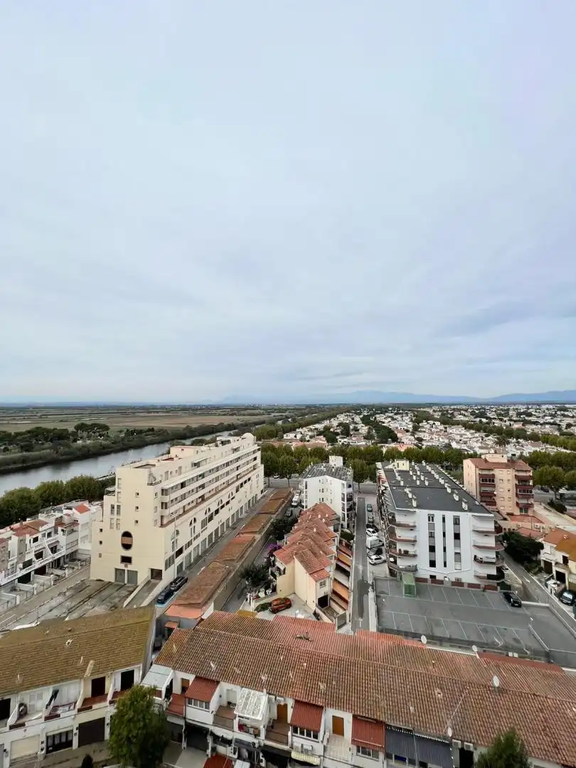 Vista exterior de Estudio en venta en Empuriabrava