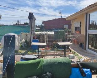 Vista exterior de Casa o xalet en venda en Castellón de la Plana / Castelló de la Plana amb Jardí privat, Traster i Moblat