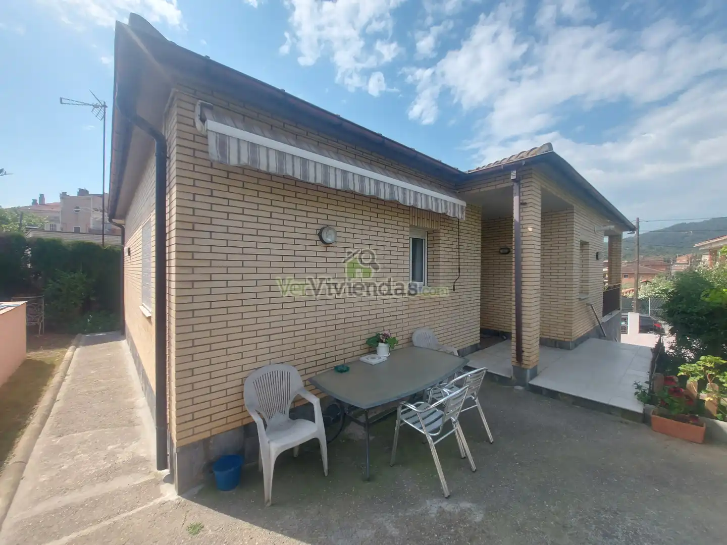 Exterior view of Houses for sale in Sant Vicenç Dels Horts  with Air Conditioner, Heating and Private garden