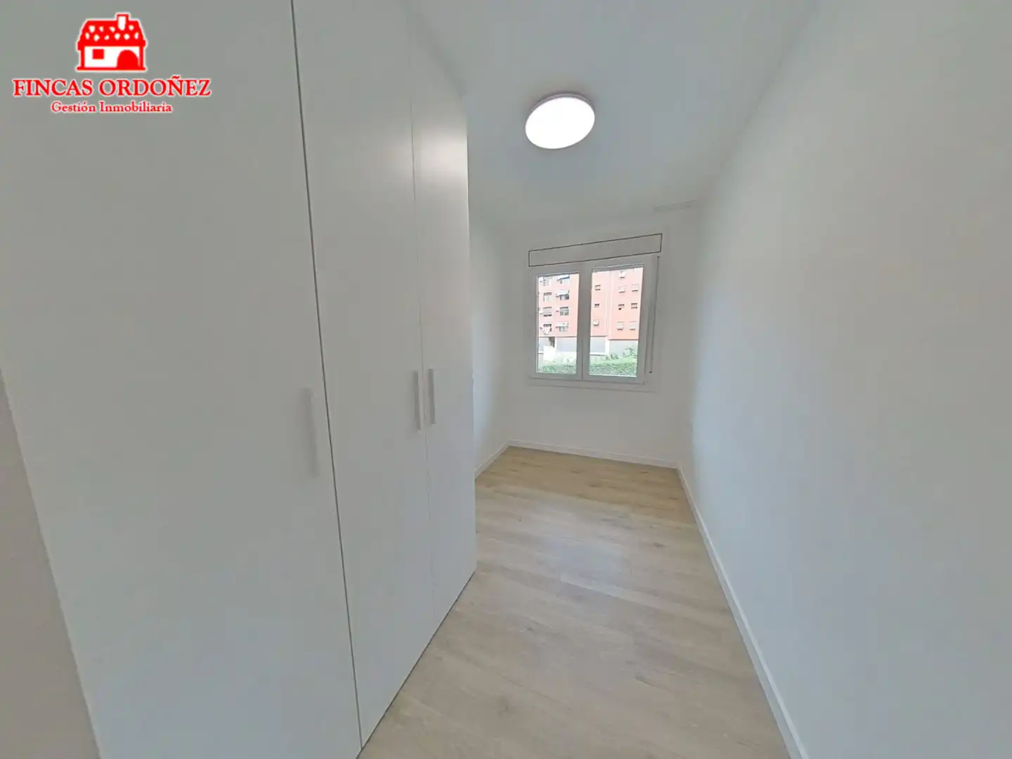 Schlafzimmer von Wohnung zum Verkauf in Sant Andreu de la Barca mit Klimaanlage, Heizung und Balkon