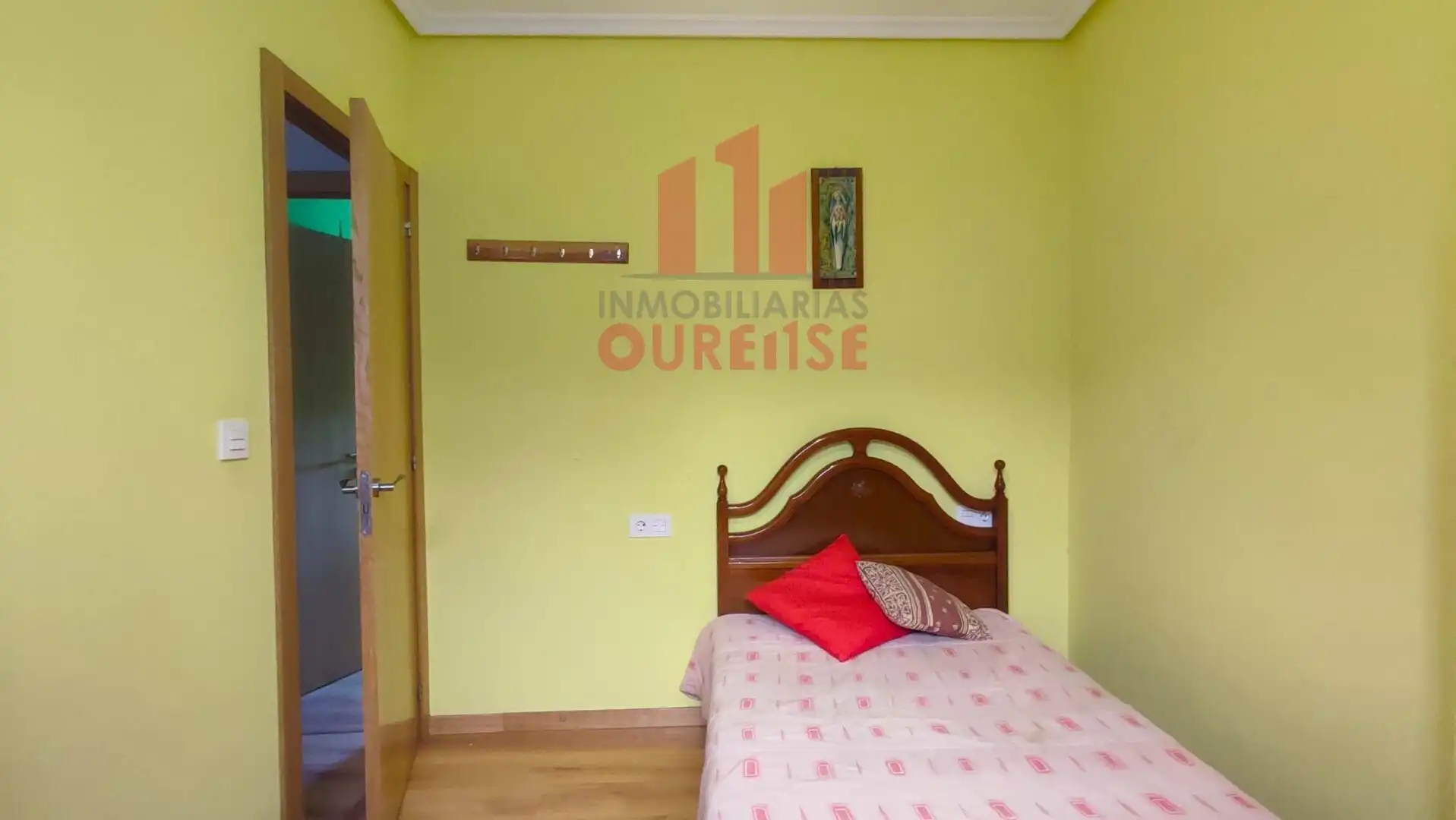 Dormitori de Casa o xalet en venda en Ourense Capital  amb Calefacció, Jardí privat i Traster