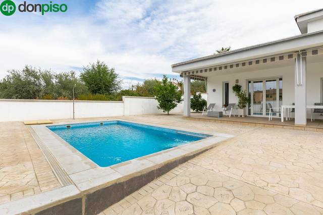 Casa-chalet en Venta en Calle Calle de la Amapola, 10 en Cúllar Vega