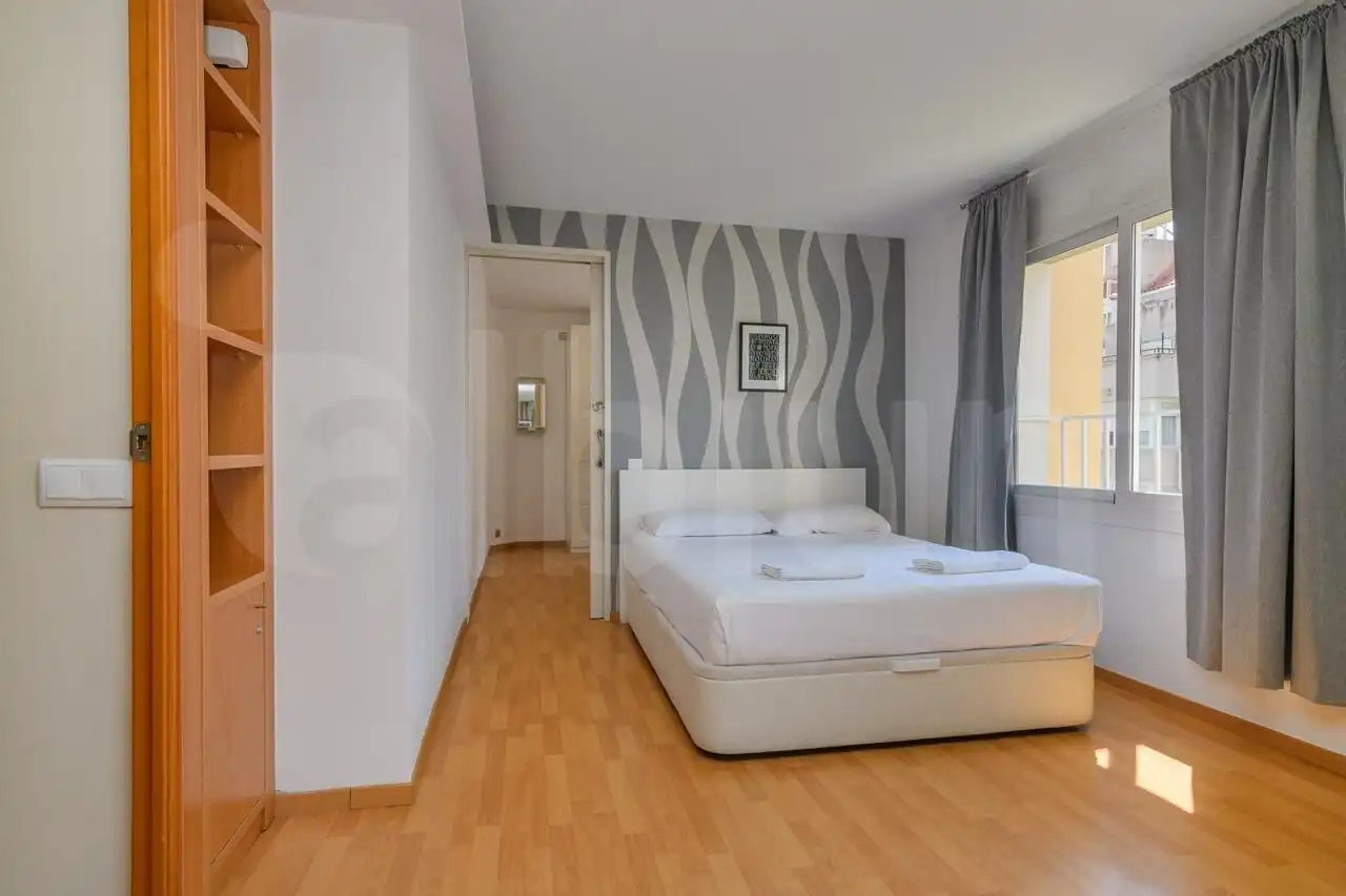 Schlafzimmer von Wohnung zum Verkauf in Barcelona mit Klimaanlage, Parkett und Möbliert
