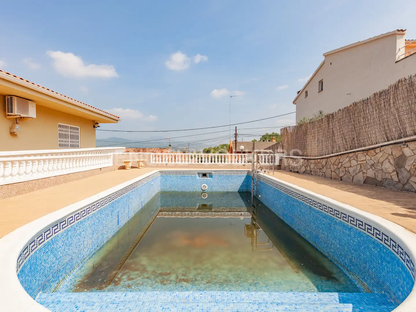 Piscina de Casa o chalet en venta en Terrassa con Aire acondicionado, Calefacción y Terraza