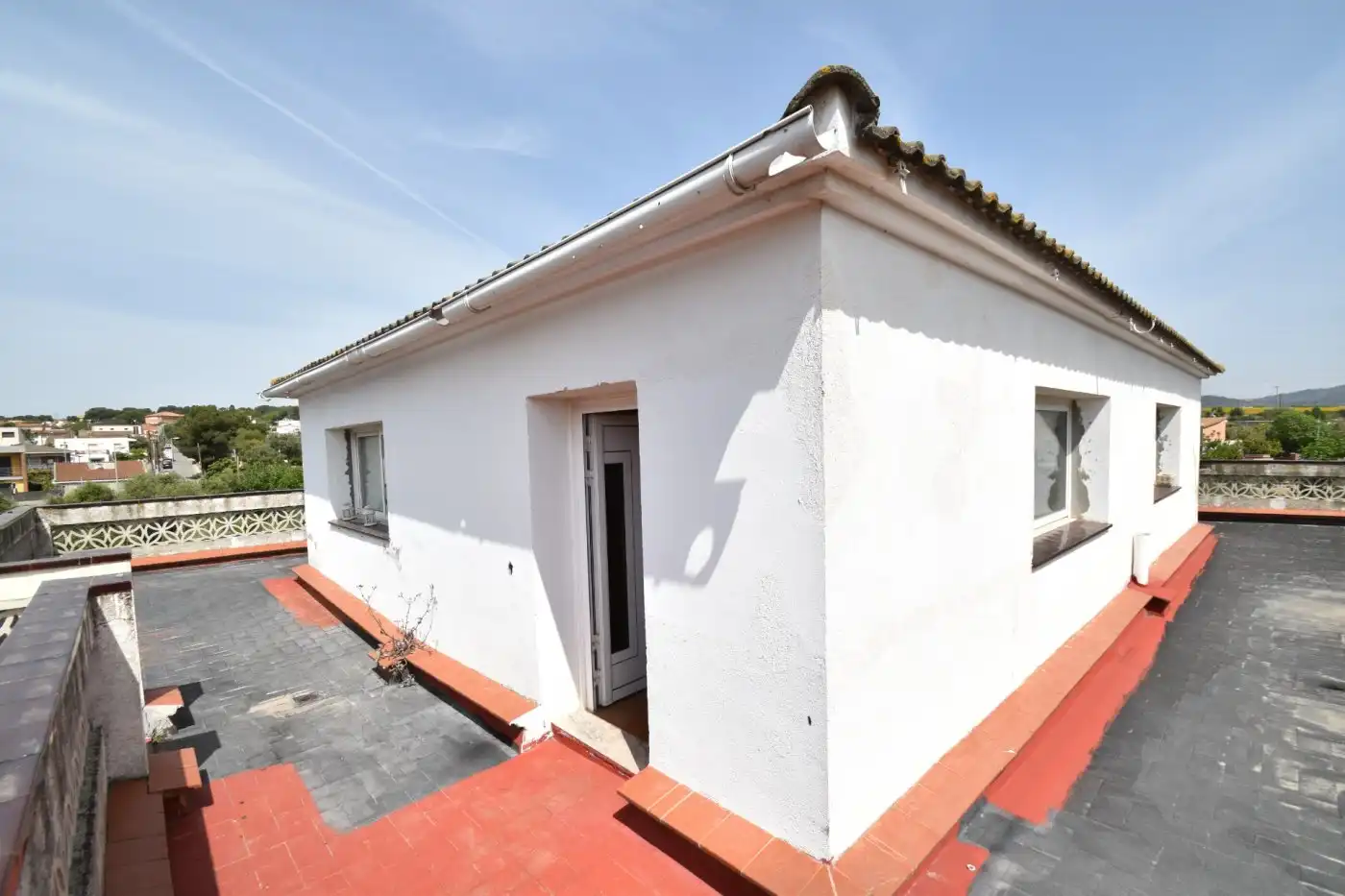 Exterior view of Country homes for sale in Vilanova i la Geltrú  with Terrace and Balcony