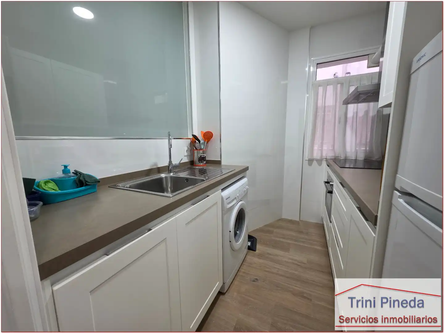 Kitchen of Flat for rent in Sevilla  with Furnished, Oven and Washing machine