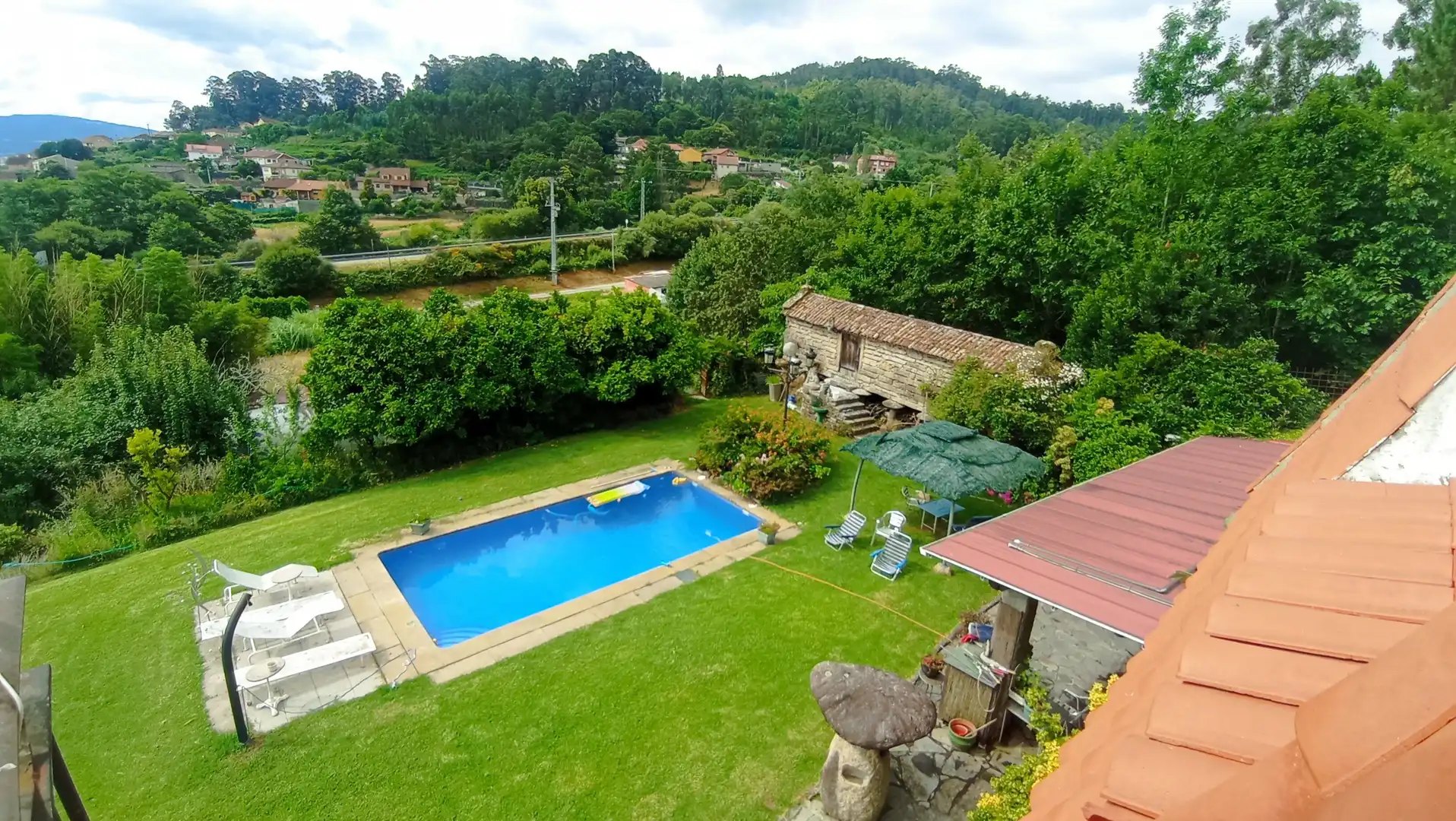 Piscina de Casa o chalet en venta en Pontevedra Capital  con Jardín privado, Terraza y Piscina