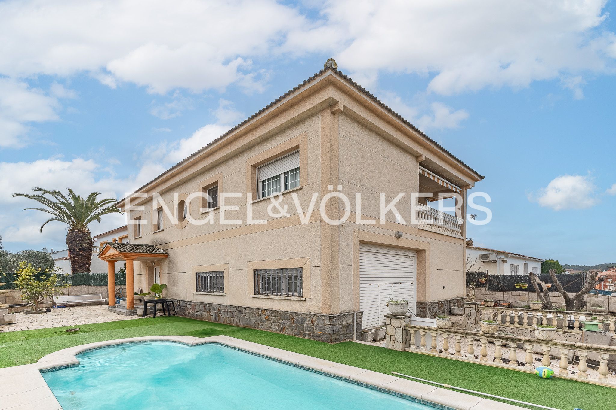 Vista exterior de Casa o xalet en venda en Polinyà amb Aire condicionat, Calefacció i Jardí privat