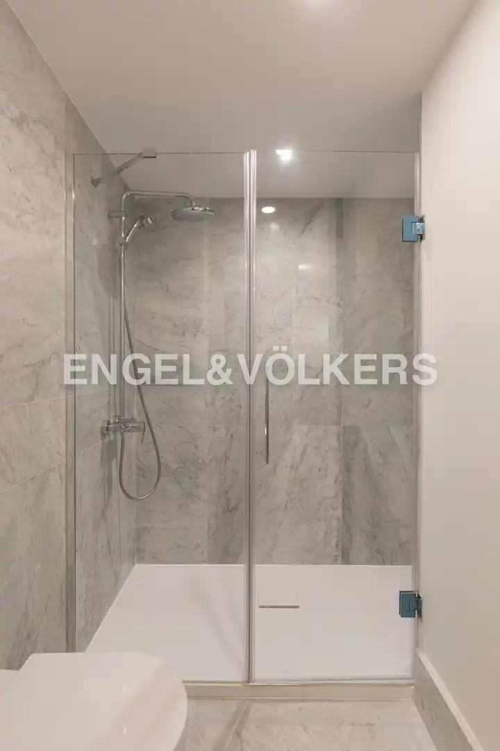 Bathroom of Flat for rent in Madrid  with Air Conditioner, Heating and Storage room
