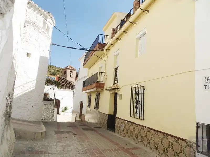 Adossat en venda a Salares