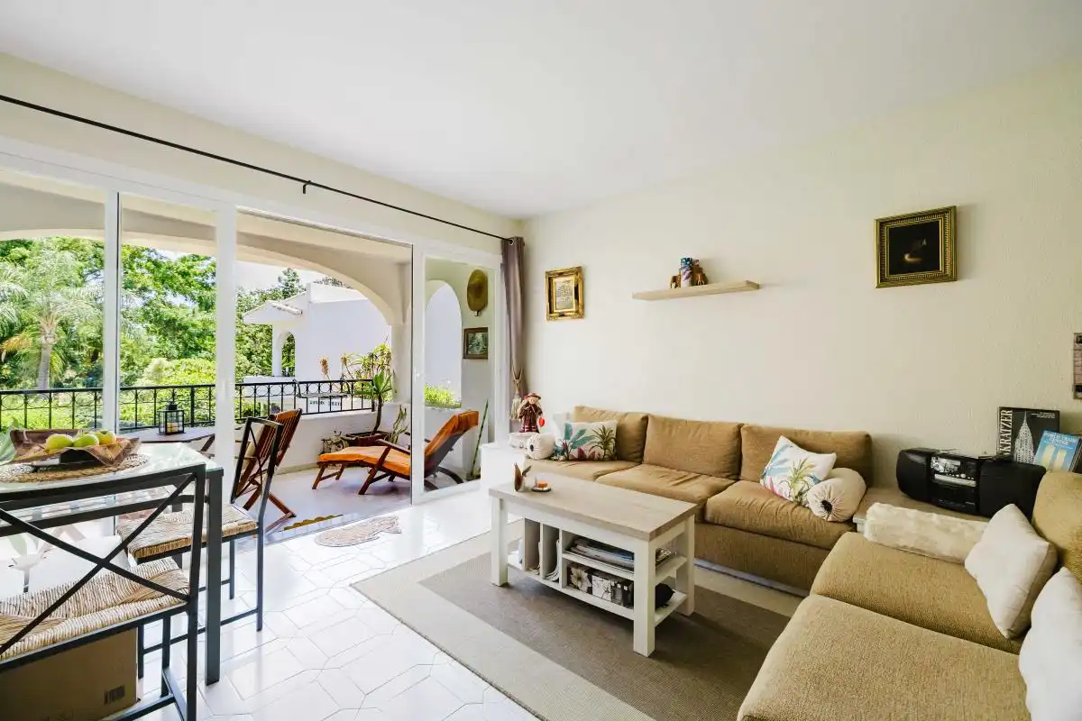 Sala d'estar de Pis en venda en Mijas amb Aire condicionat, Calefacció i Jardí privat