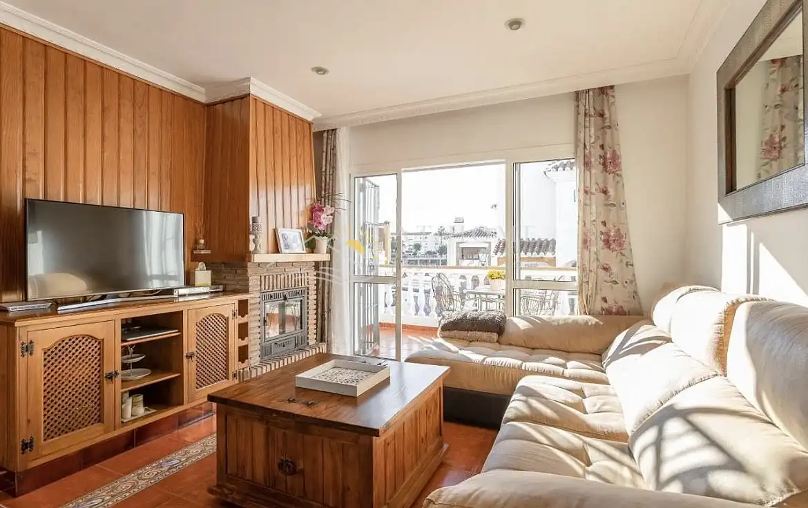 Sala de estar de Casa o chalet en venta en Nerja con Terraza, Piscina y Horno