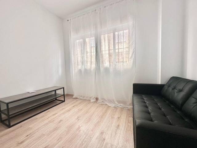 Piso en Alquiler en Calle SEBASTIAN DE ESLAVA en Parque Victoria Eugenia