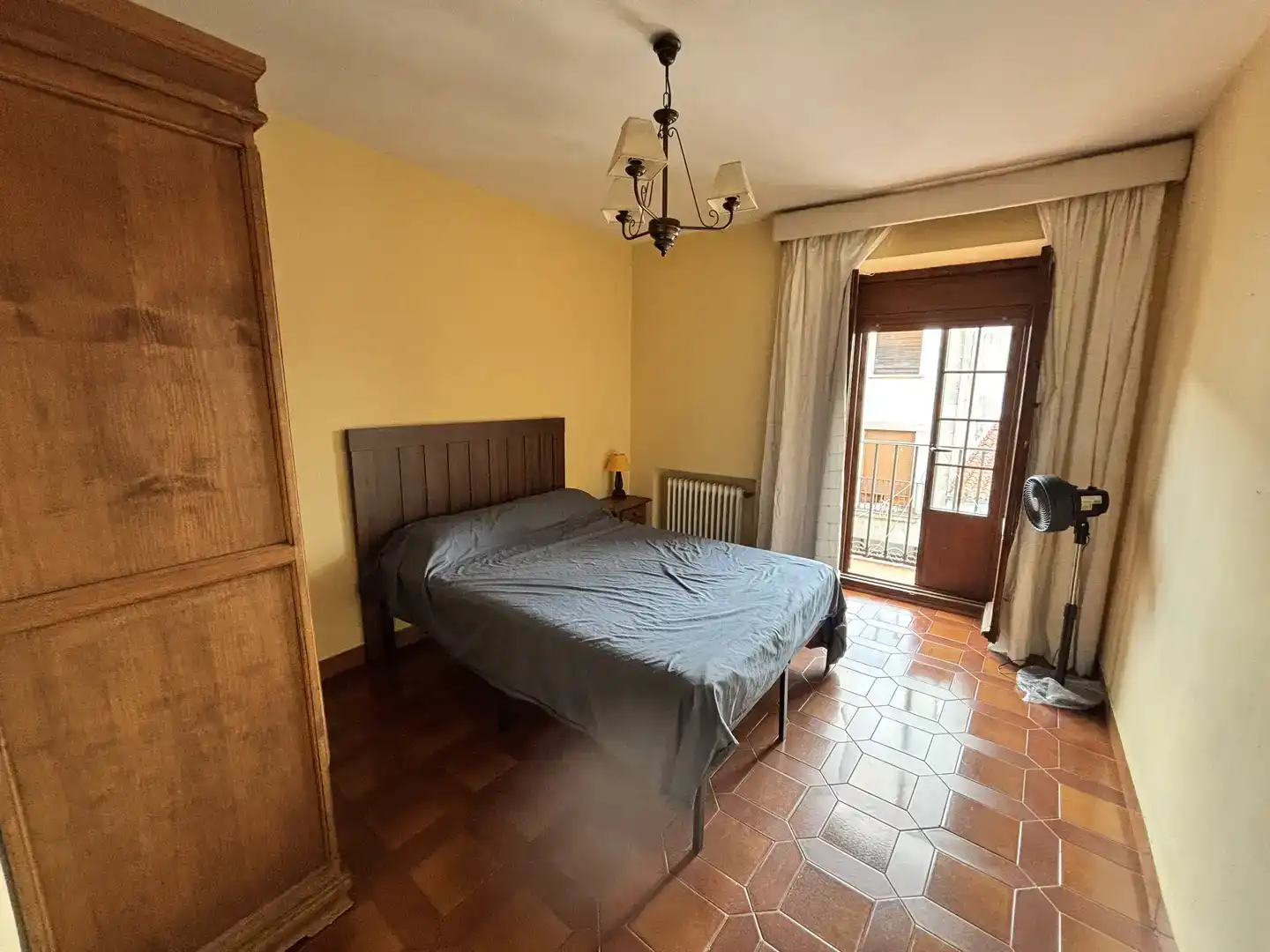 Schlafzimmer von Wohnung zur Miete in Trujillo mit Klimaanlage, Parkett und Möbliert