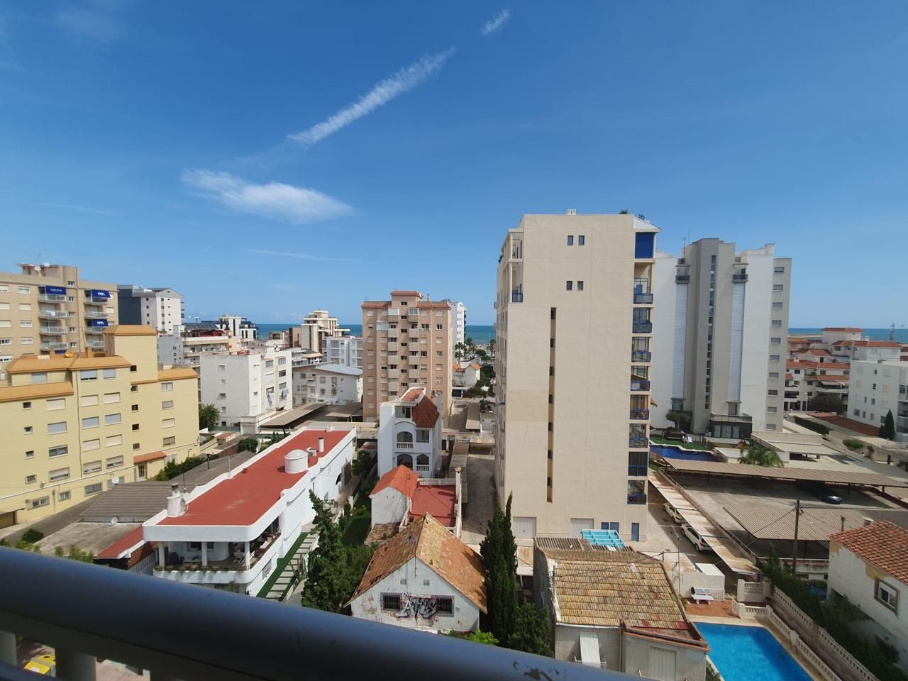 Vista exterior de Apartament de lloguer en Gandia amb Terrassa, Moblat i Piscina comunitària