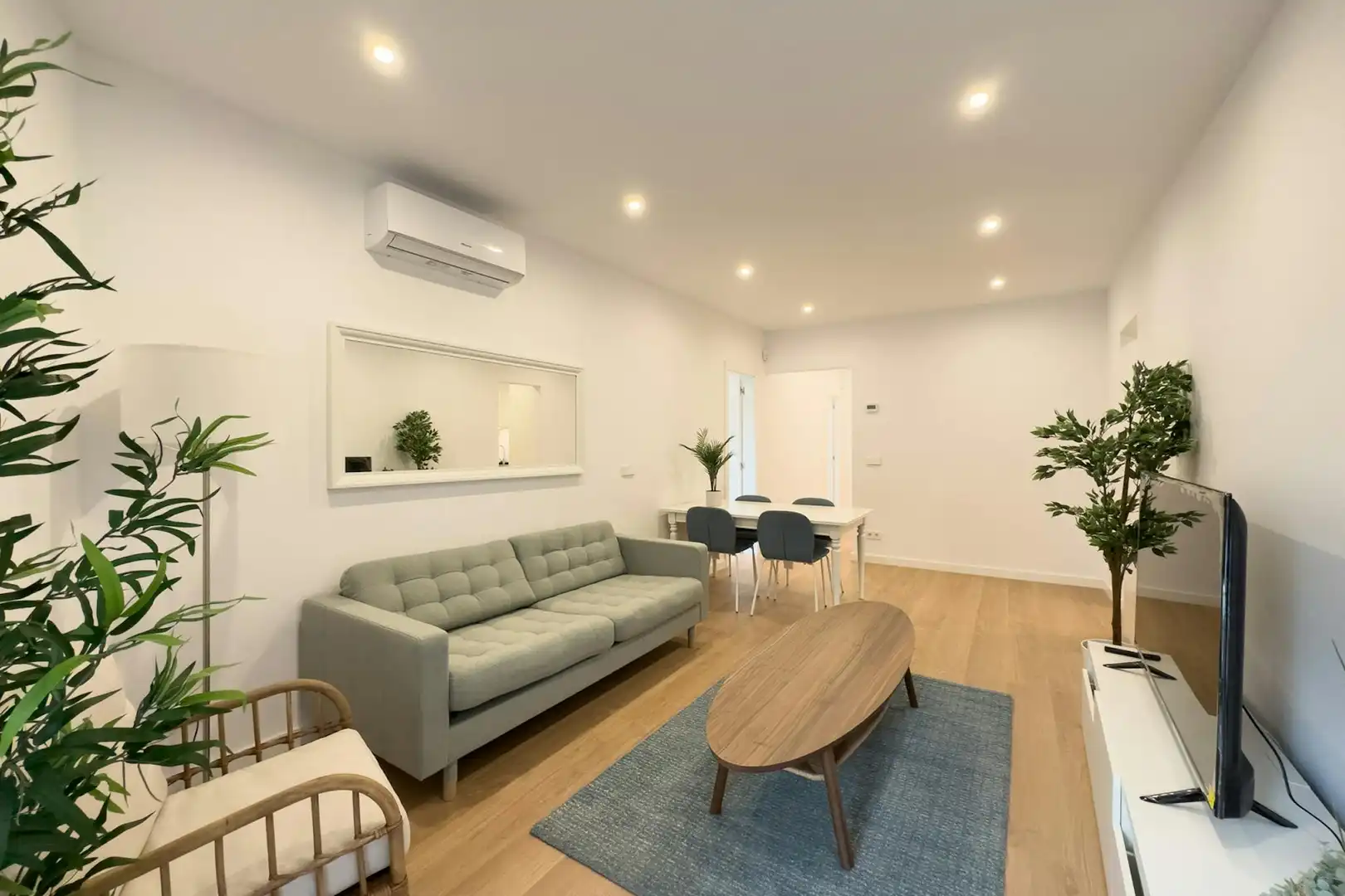 Living room of Flat for rent in Barcelona  with Air Conditioner, Heating and Furnished