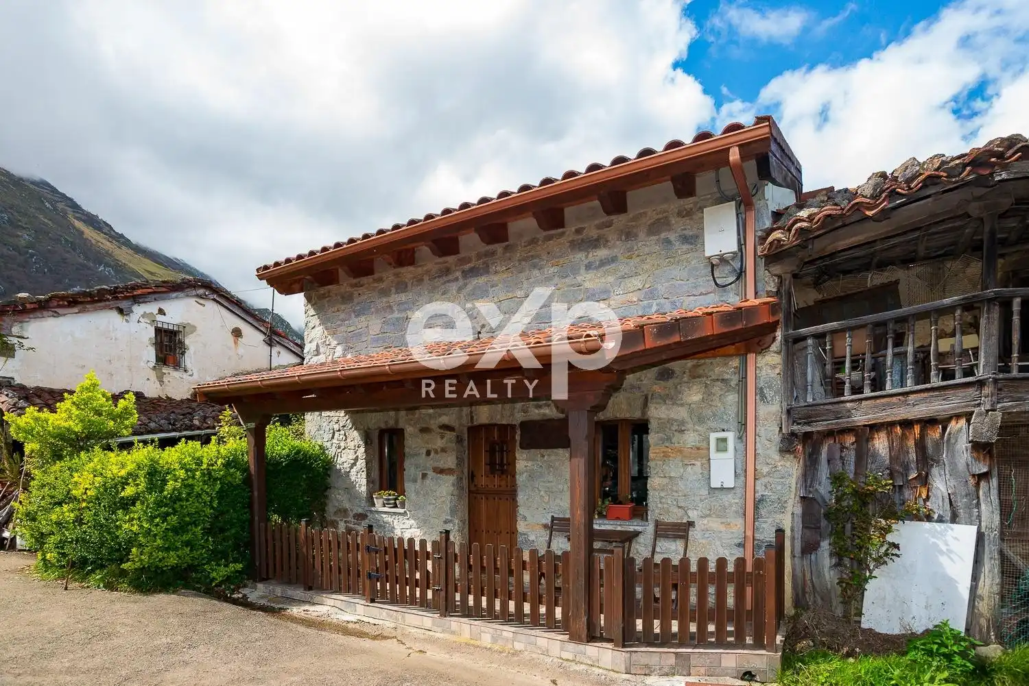 Vista exterior de Finca rústica en venta en Riosa con Calefacción, Jardín privado y Parquet