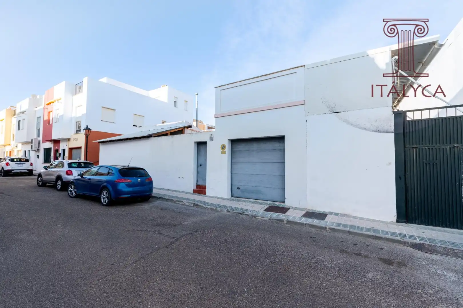 Vista exterior de Casa o xalet en venda en Bormujos amb Aire condicionat, Calefacció i Jardí privat