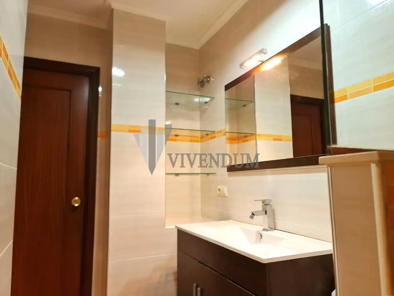 Baño de Piso en venta en Vigo  con Calefacción, Parquet y Terraza