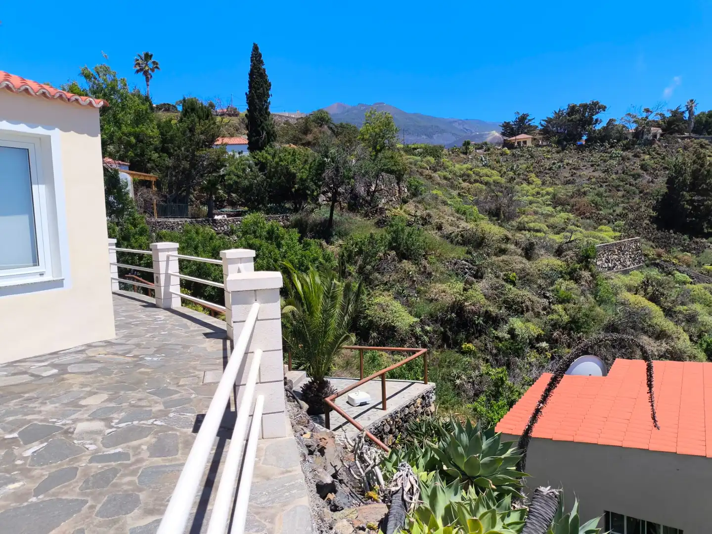 Vista exterior de Casa o xalet en venda en El Paso amb Aire condicionat, Calefacció i Jardí privat