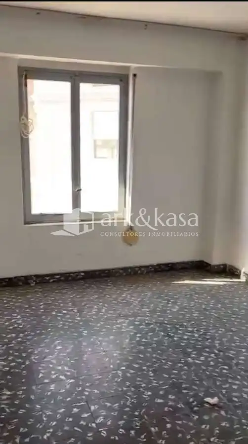 Piso con balcón en venta en Sur