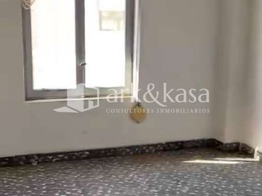 Piso con balcón en venta en Sur