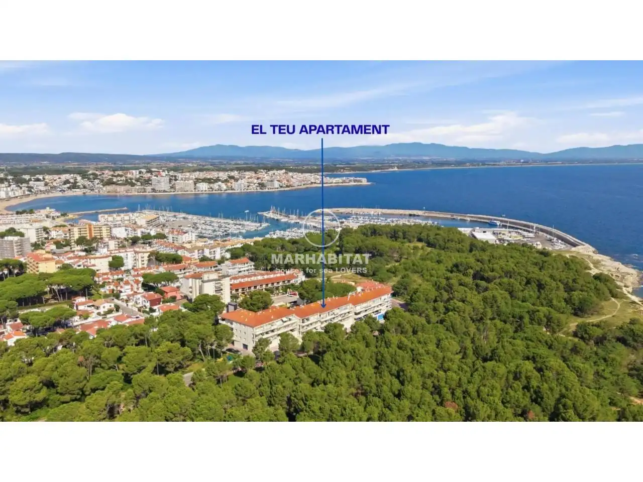 Parking de Piso en venta en L'Escala con Terraza, Amueblado y Piscina comunitaria