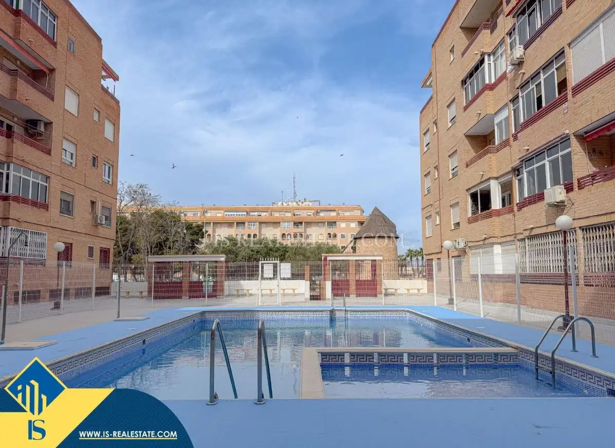 Piscina de Apartamento en venta en Torrevieja con Calefacción, Terraza y Amueblado
