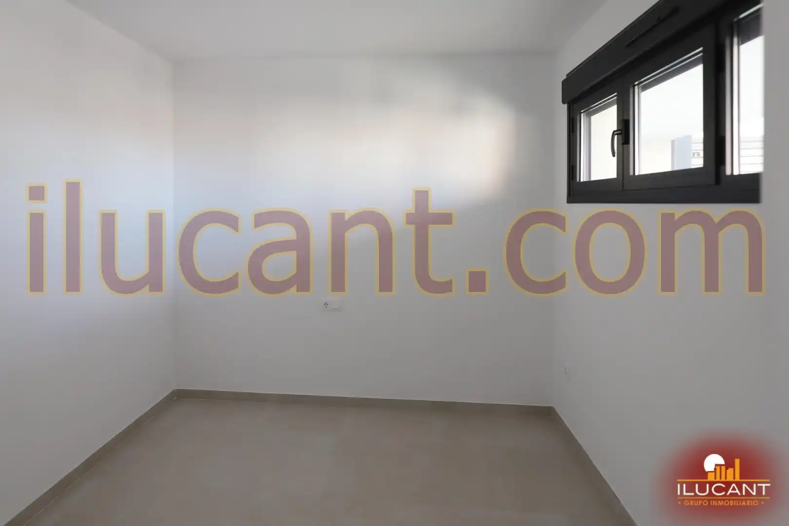 Dormitori de Pis en venda en Alicante / Alacant amb Aire condicionat, Jardí privat i Balcó