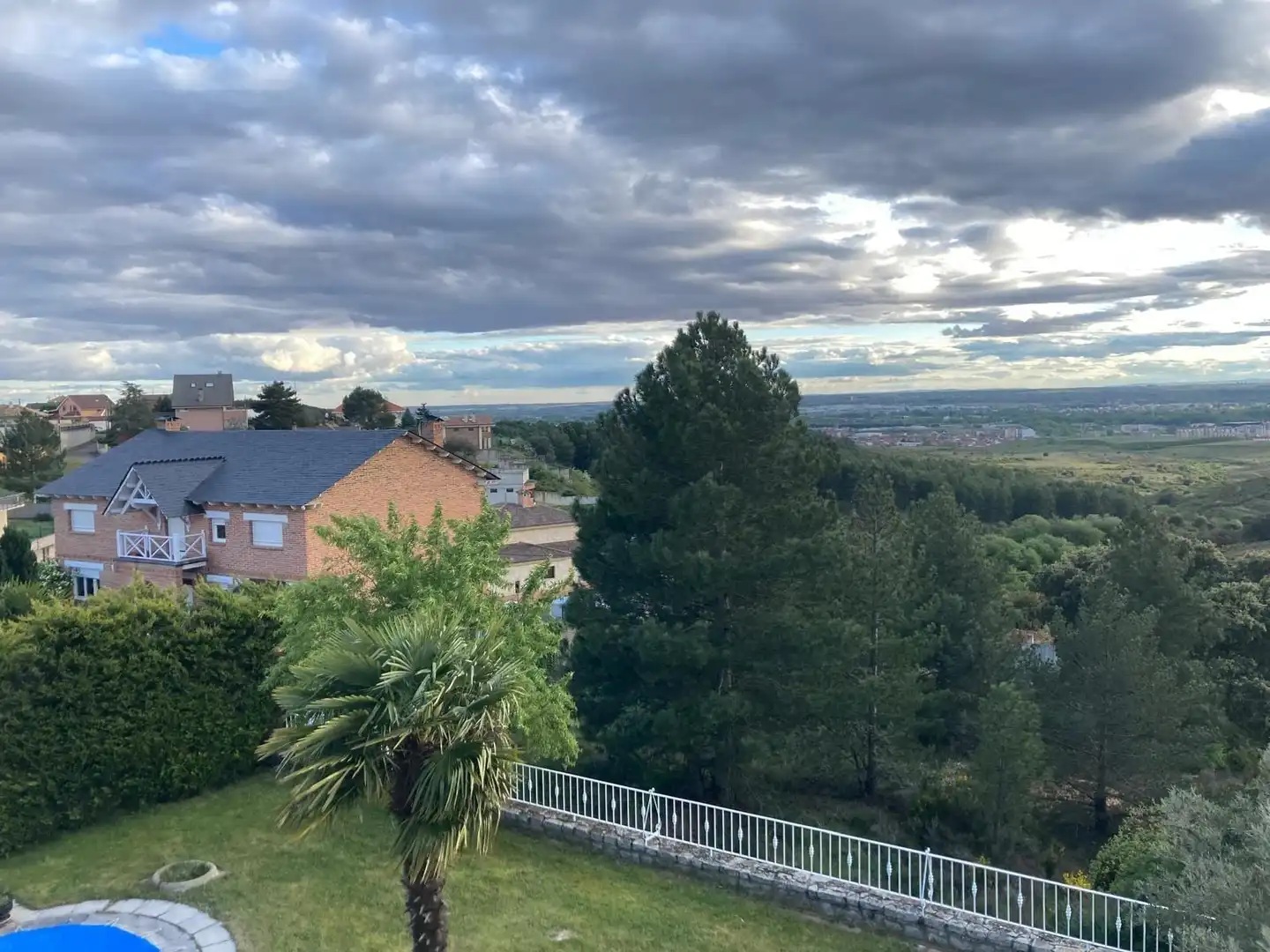 Vista exterior de Casa o chalet en venta en Valdefresno con Calefacción, Jardín privado y Terraza