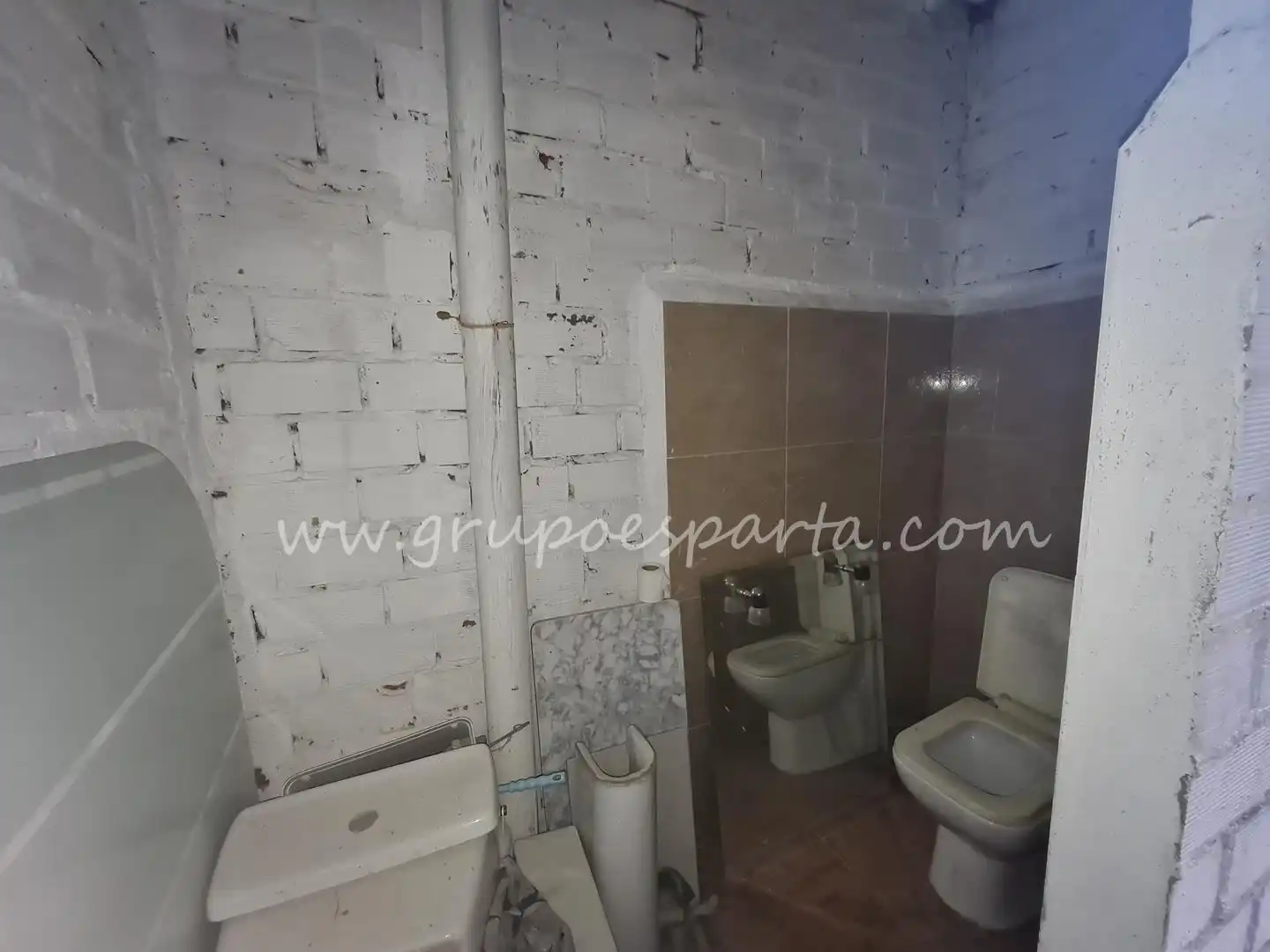 Baño de Nave industrial en venta en Santiponce