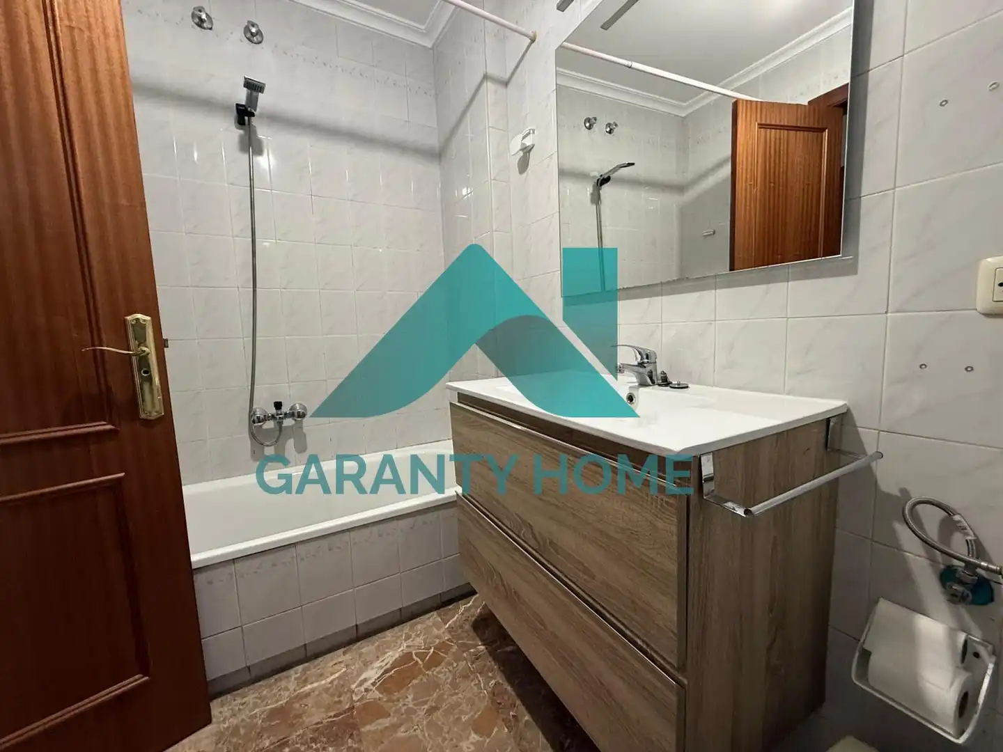 Bany de Apartament en venda en Cáceres amb Moblat
