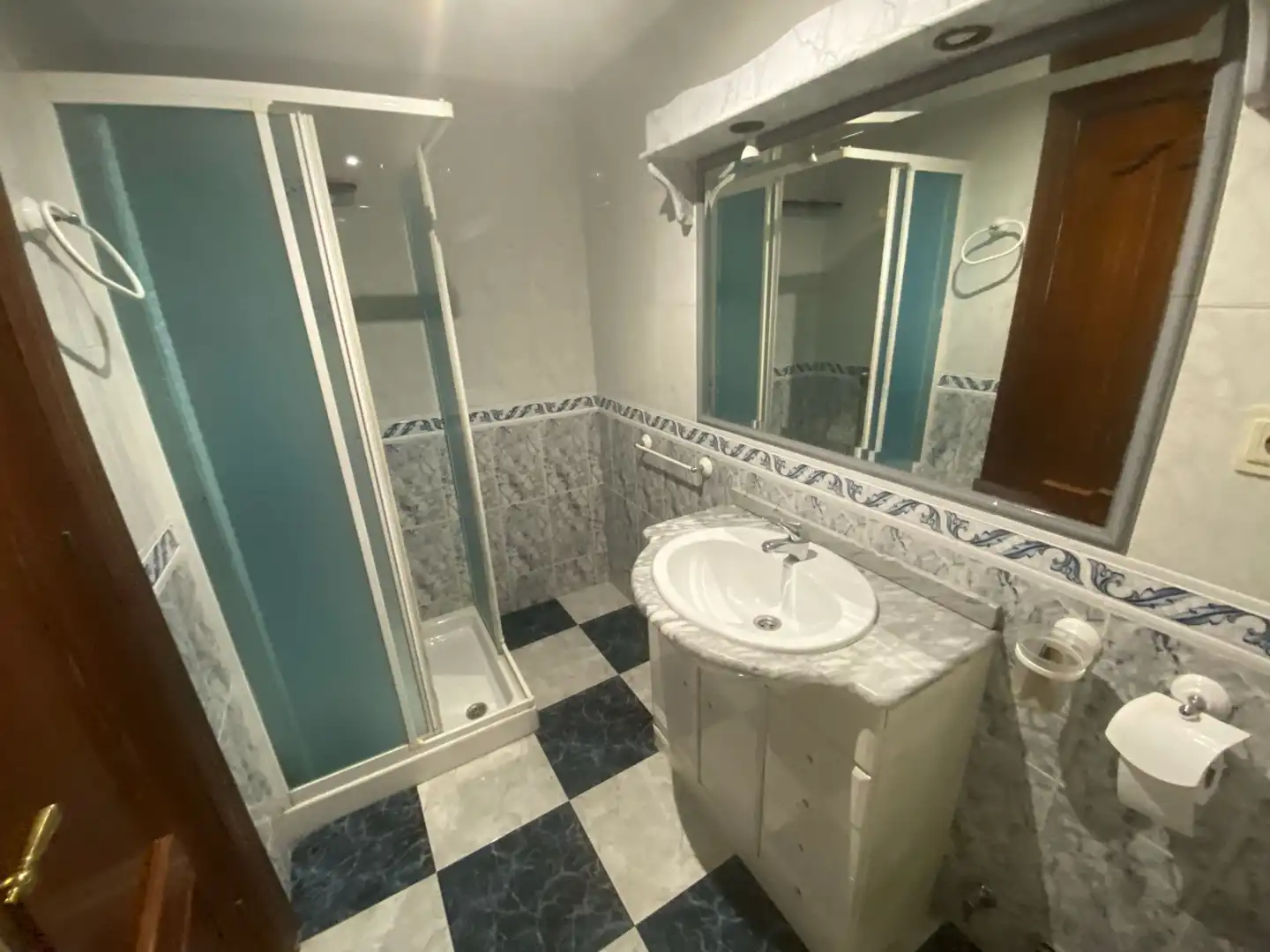 Baño de Piso en venta en Granada con Amueblado
