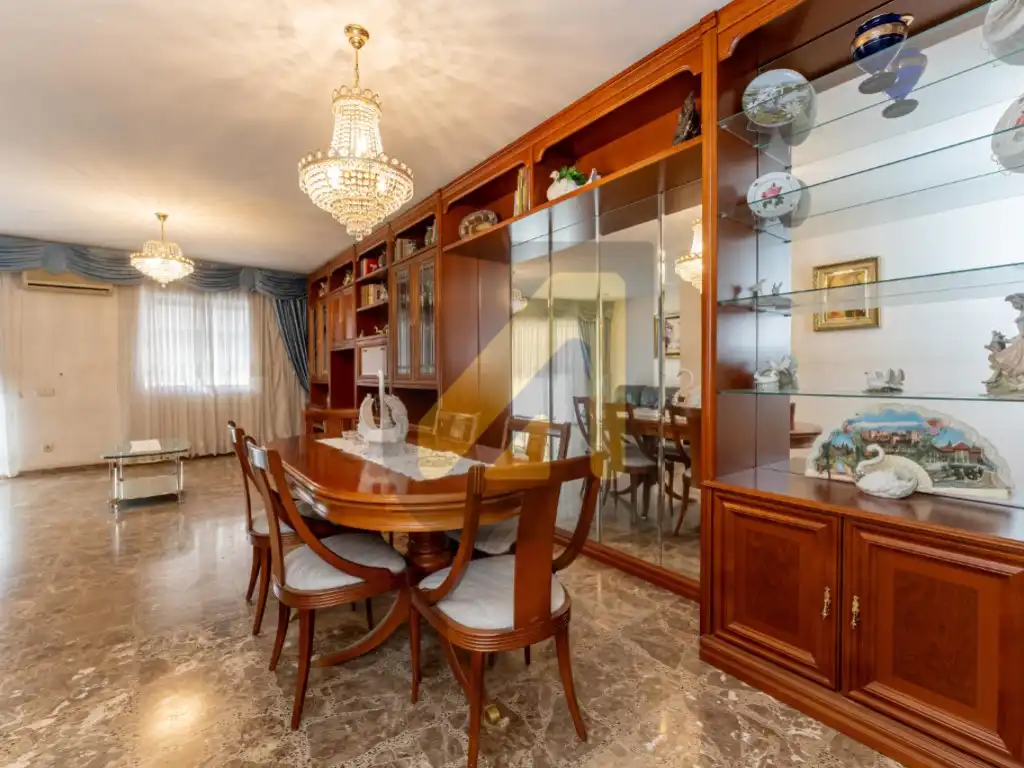 Menjador de Apartament en venda en L'Hospitalet de Llobregat