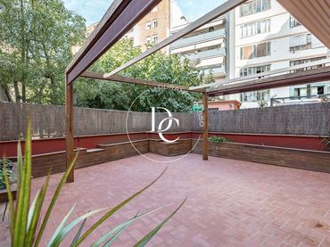 Pis amb balcó en venda a Carrer de Provença