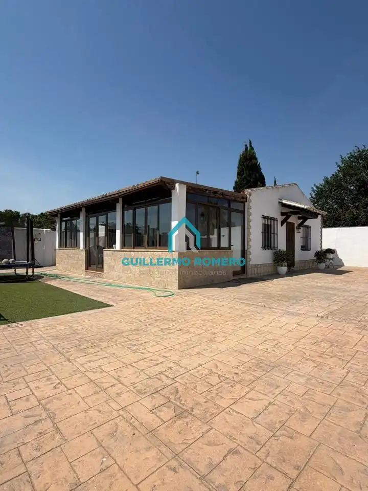 Garden of Country homes for sale in La Puebla del Río
